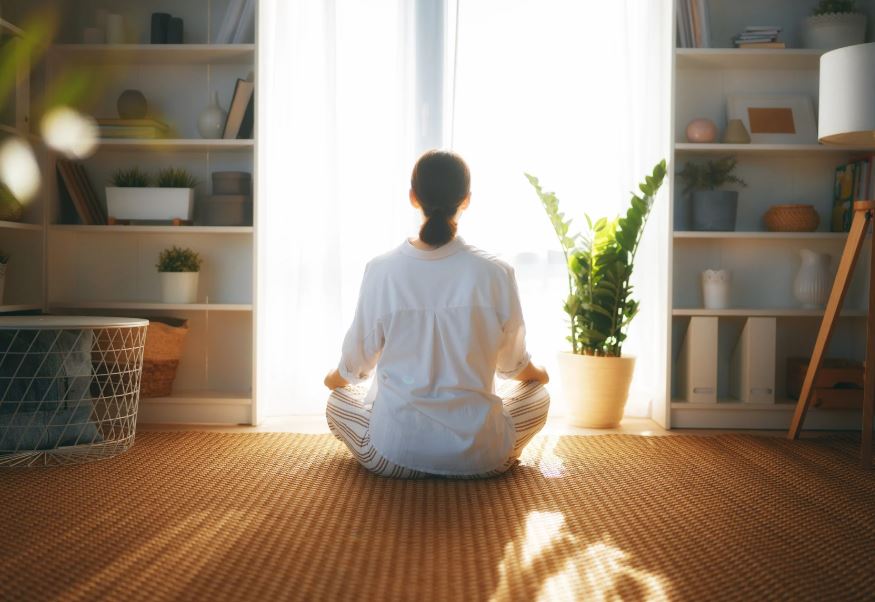 How stress causes belly fat | Meditating solution.